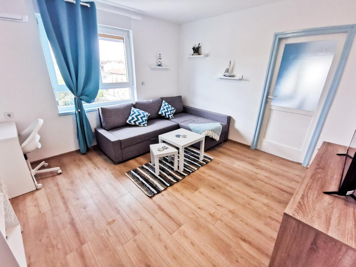 Sea Star Apartment Pula Buitenkant foto